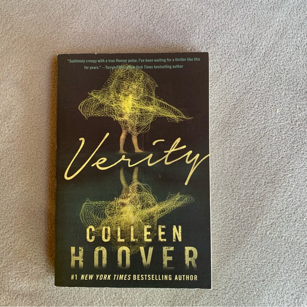 Verity by Colleen Hoover paperback